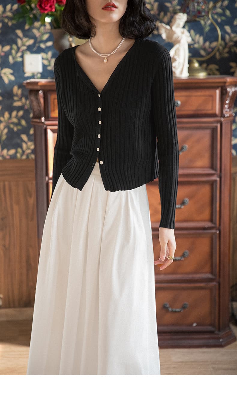 白スカート 優美なミディ丈プリーツスカート