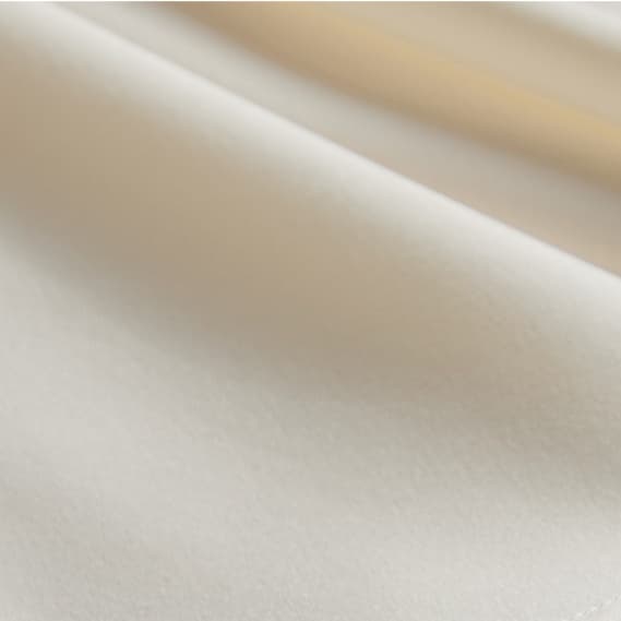 白スカート しなやかフレアミディスカート