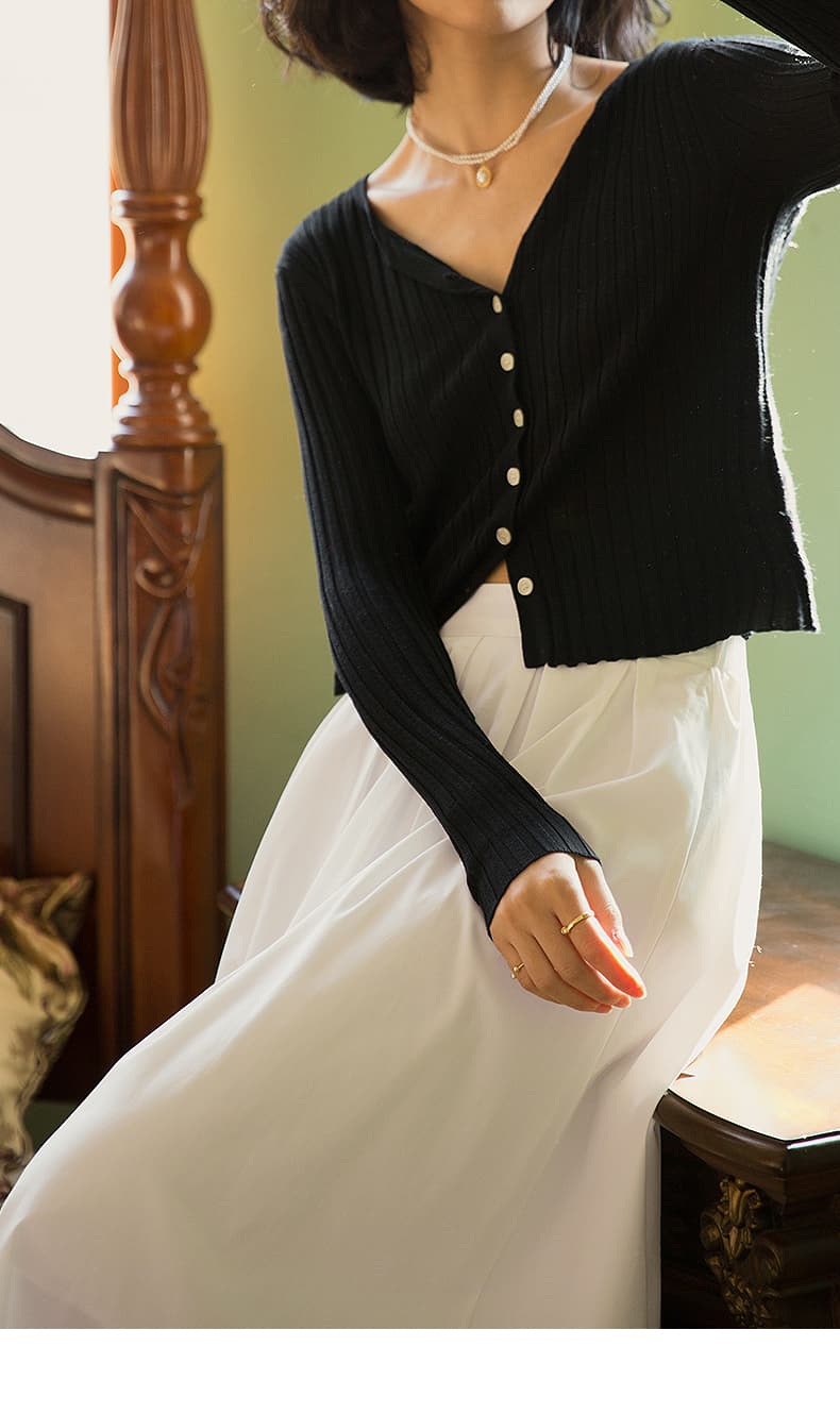 白スカート 優美なミディ丈プリーツスカート