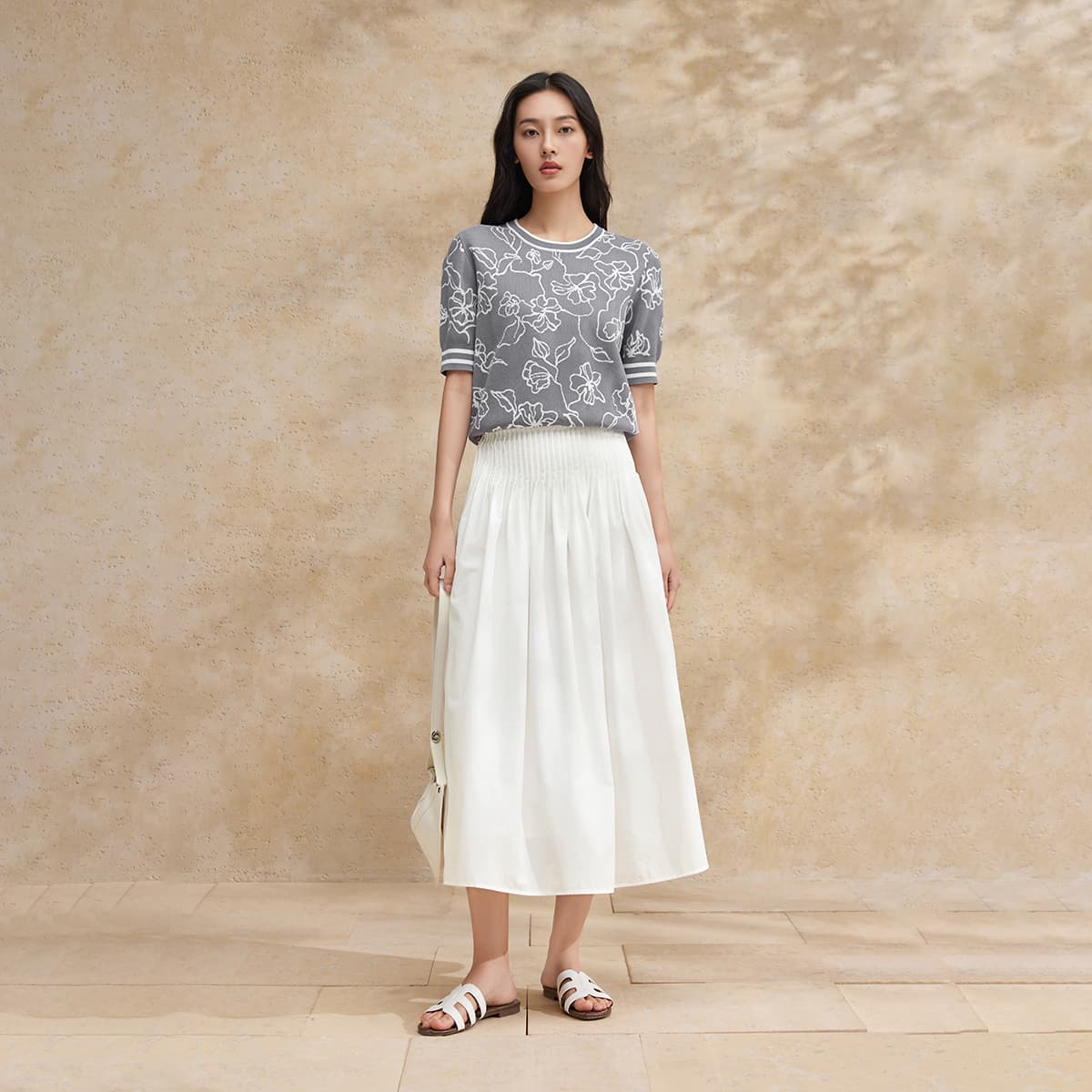 白スカート プリーツ入りミモレ丈フレアスカート