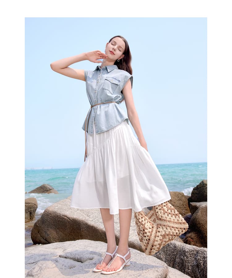 白スカート 風揺れる爽やかフレアスカート