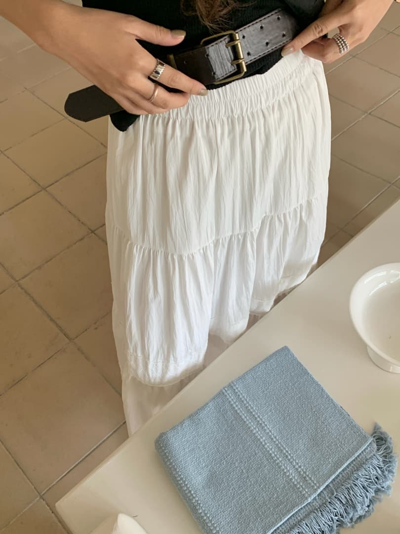 白スカート  ティアード切替えマキシ丈プリーツスカート