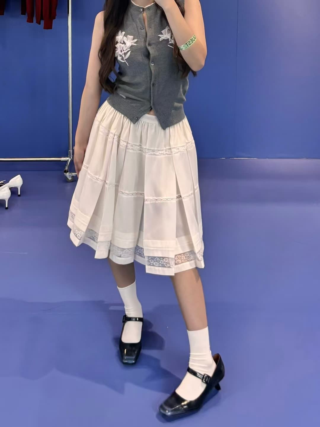 白スカート 上品レース飾り プリーツスカート