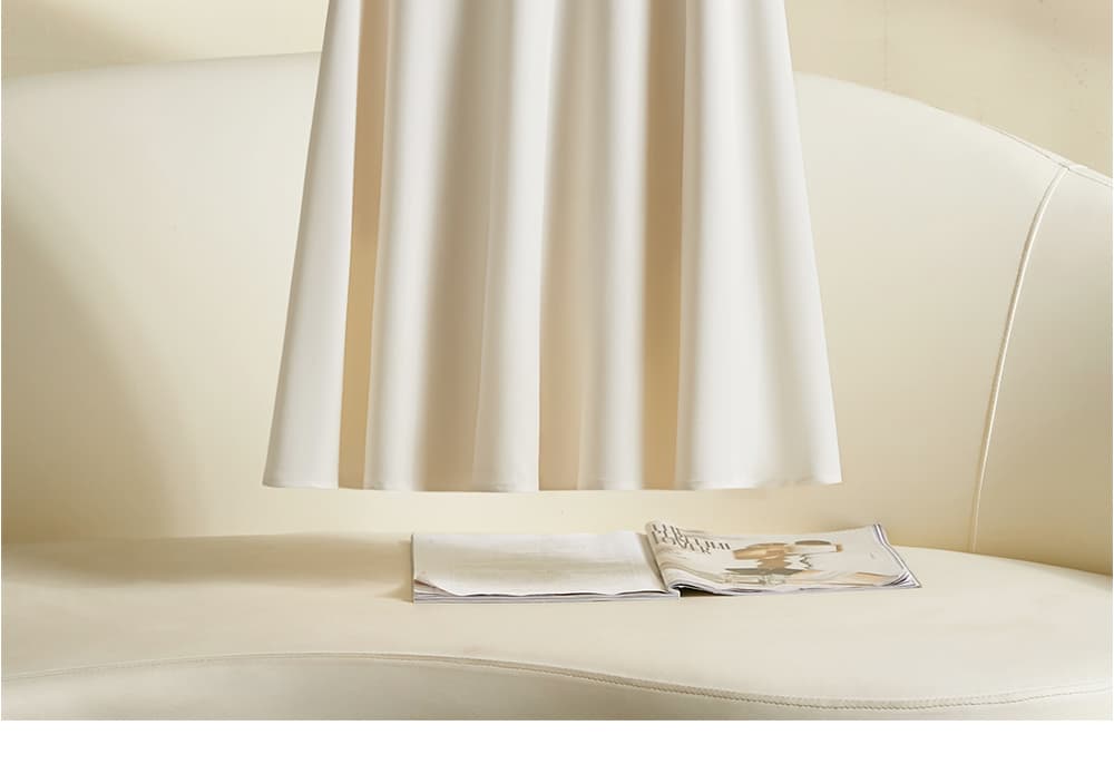 白スカート しなやかフレアミディスカート