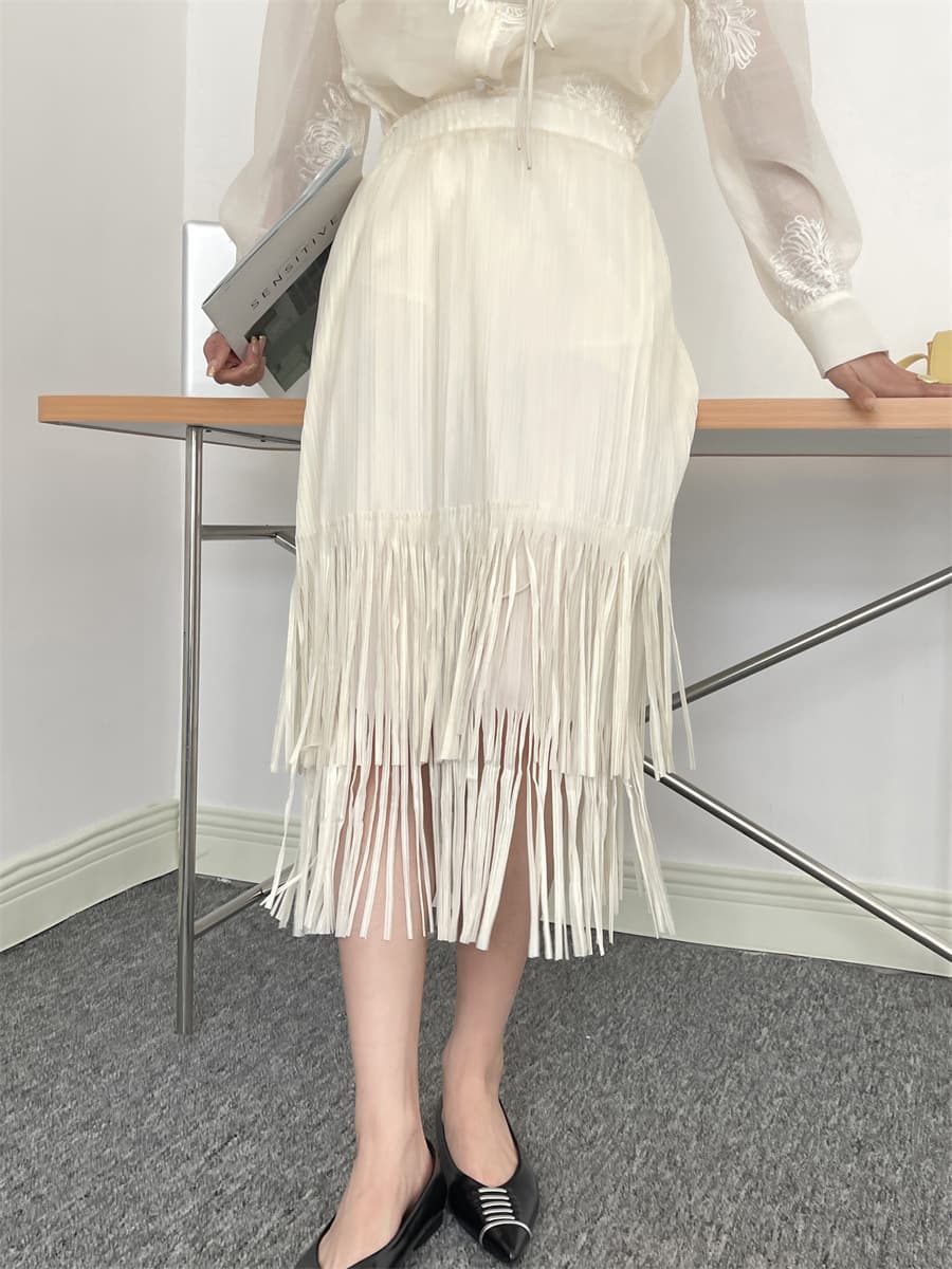 白スカート 流れるフリンジプリーツスカート
