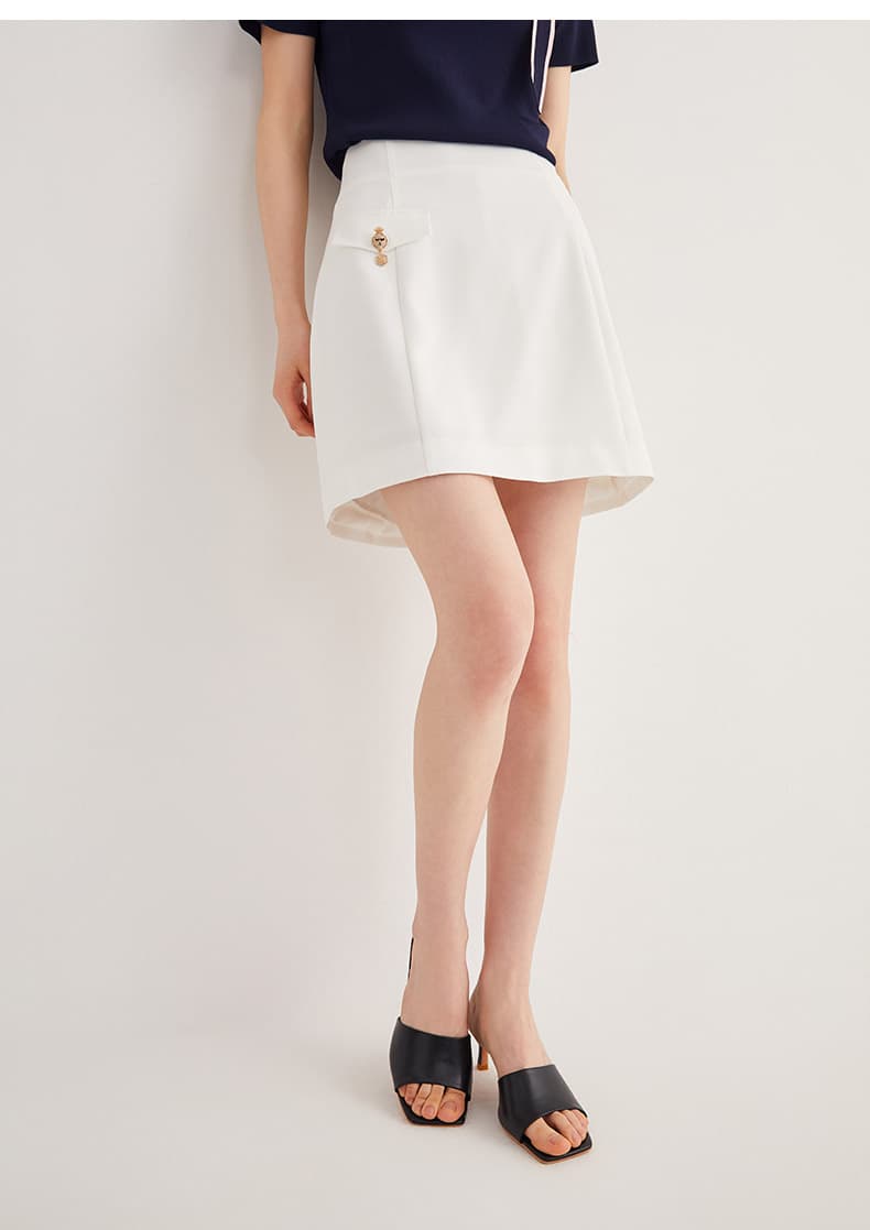 白スカート 装飾金具付き上品ミニ丈タイトスカート