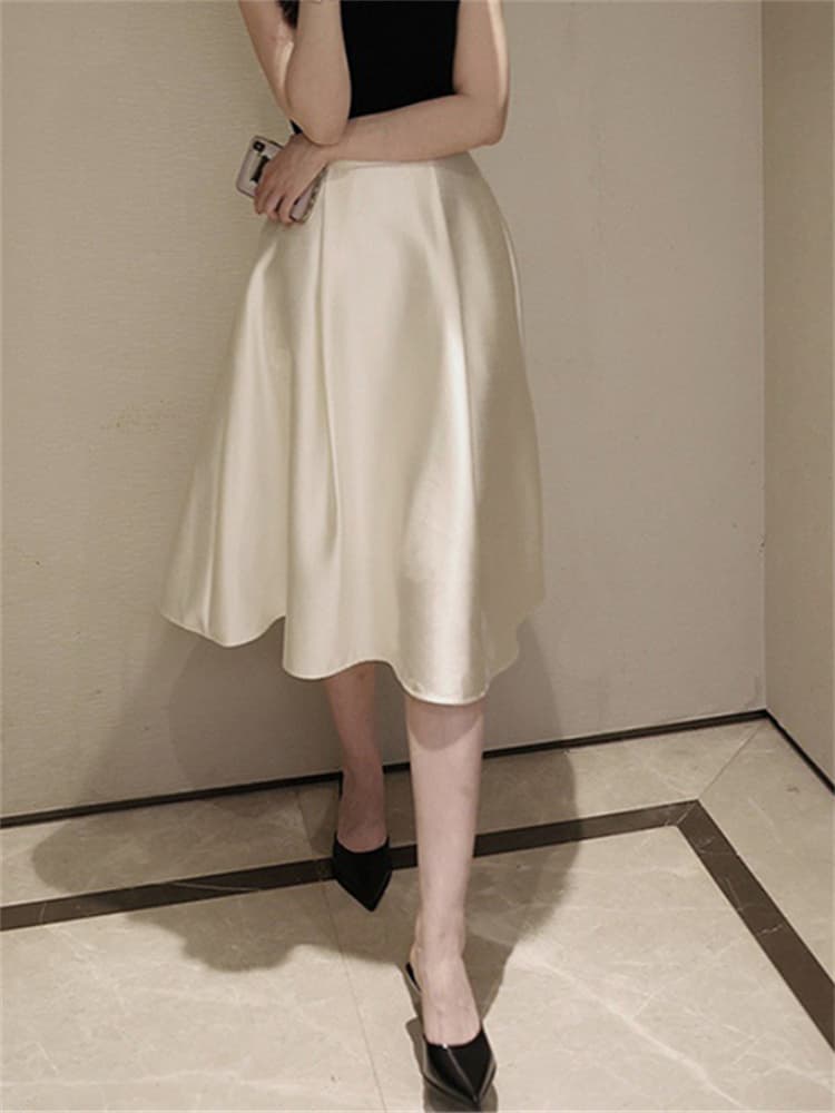 白スカート 上品サテン光沢ミディ丈フレアスカート