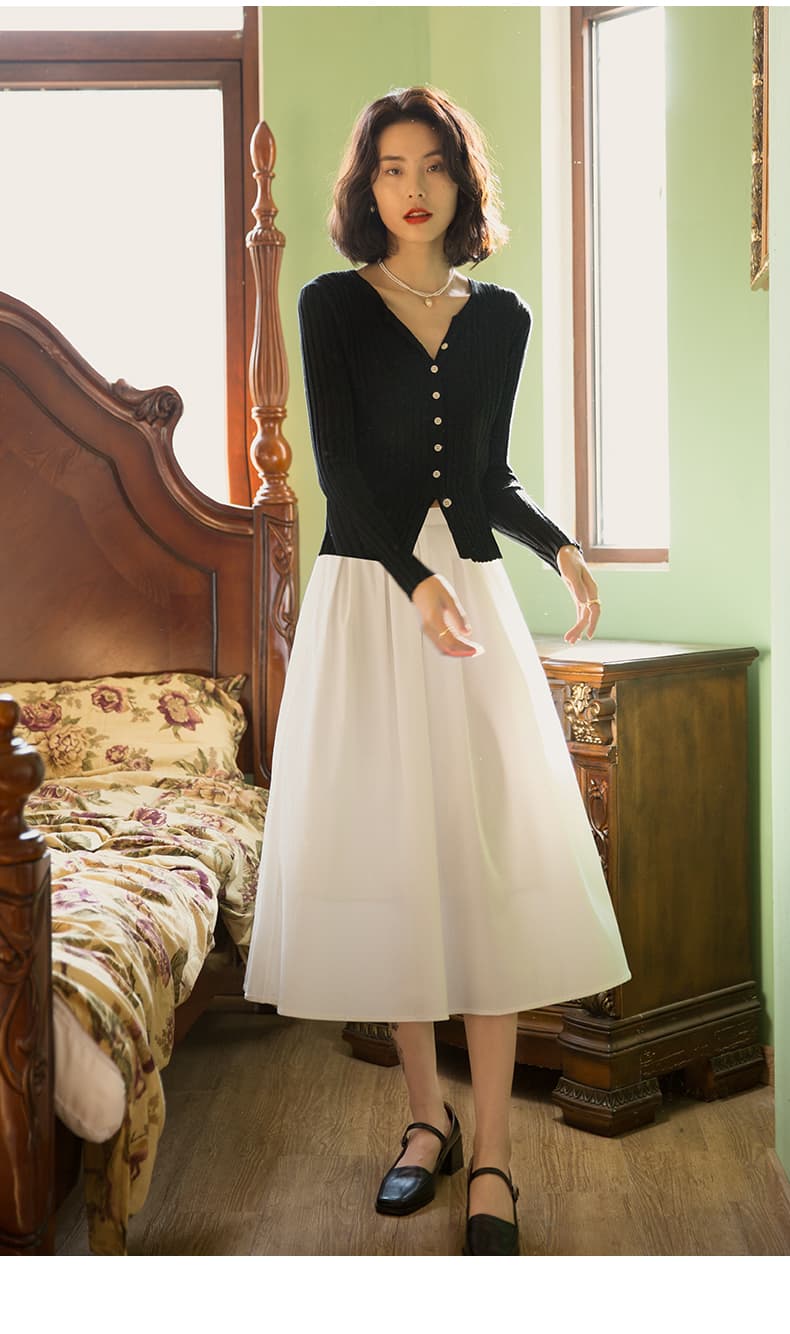 白スカート 優美なミディ丈プリーツスカート