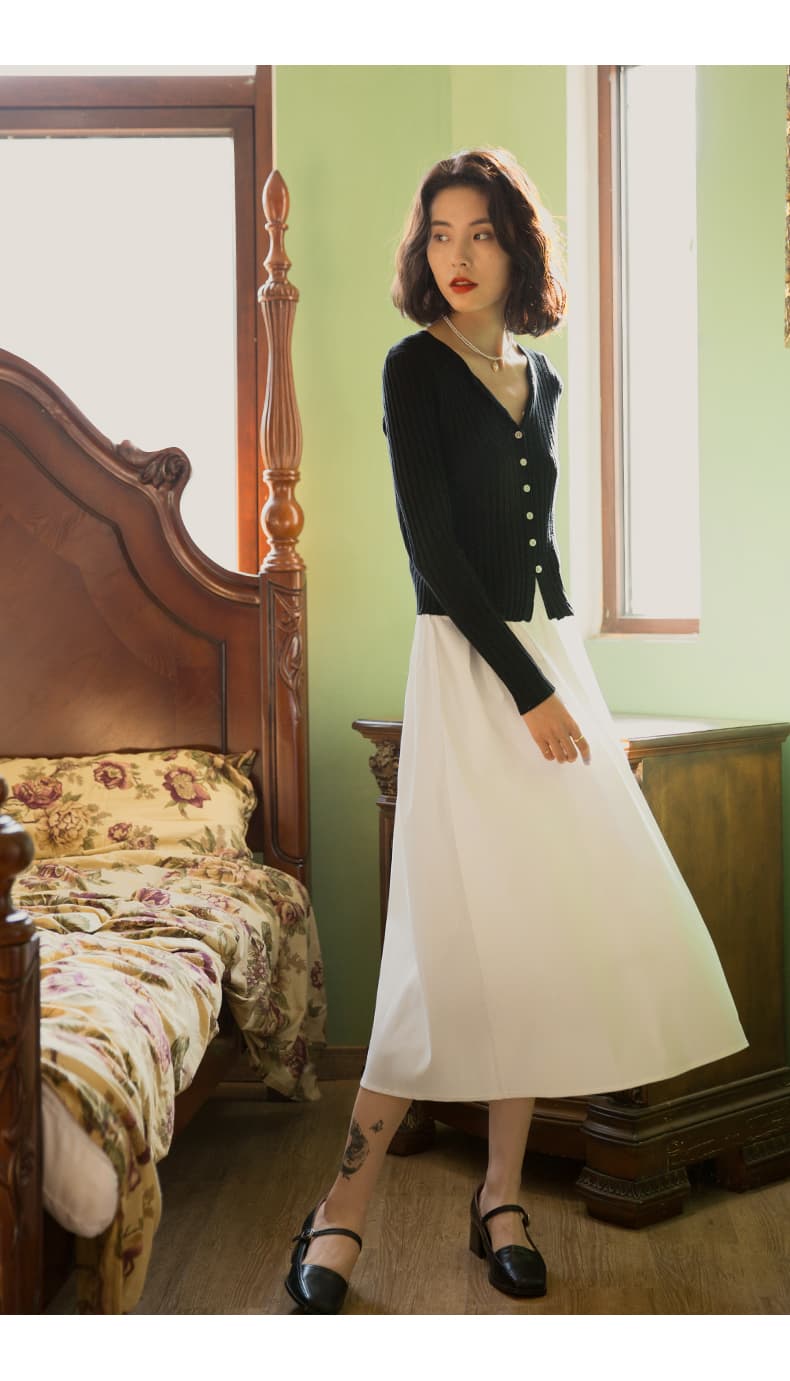 白スカート 優美なミディ丈プリーツスカート