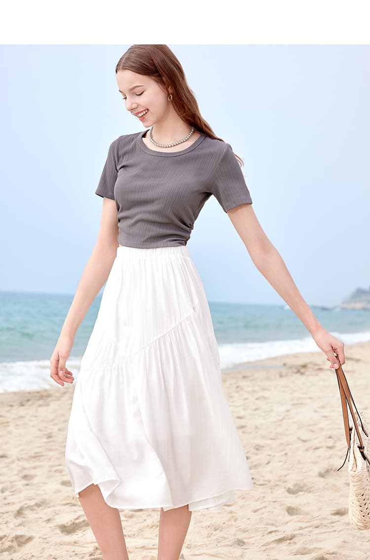 白スカート 風揺れる爽やかフレアスカート