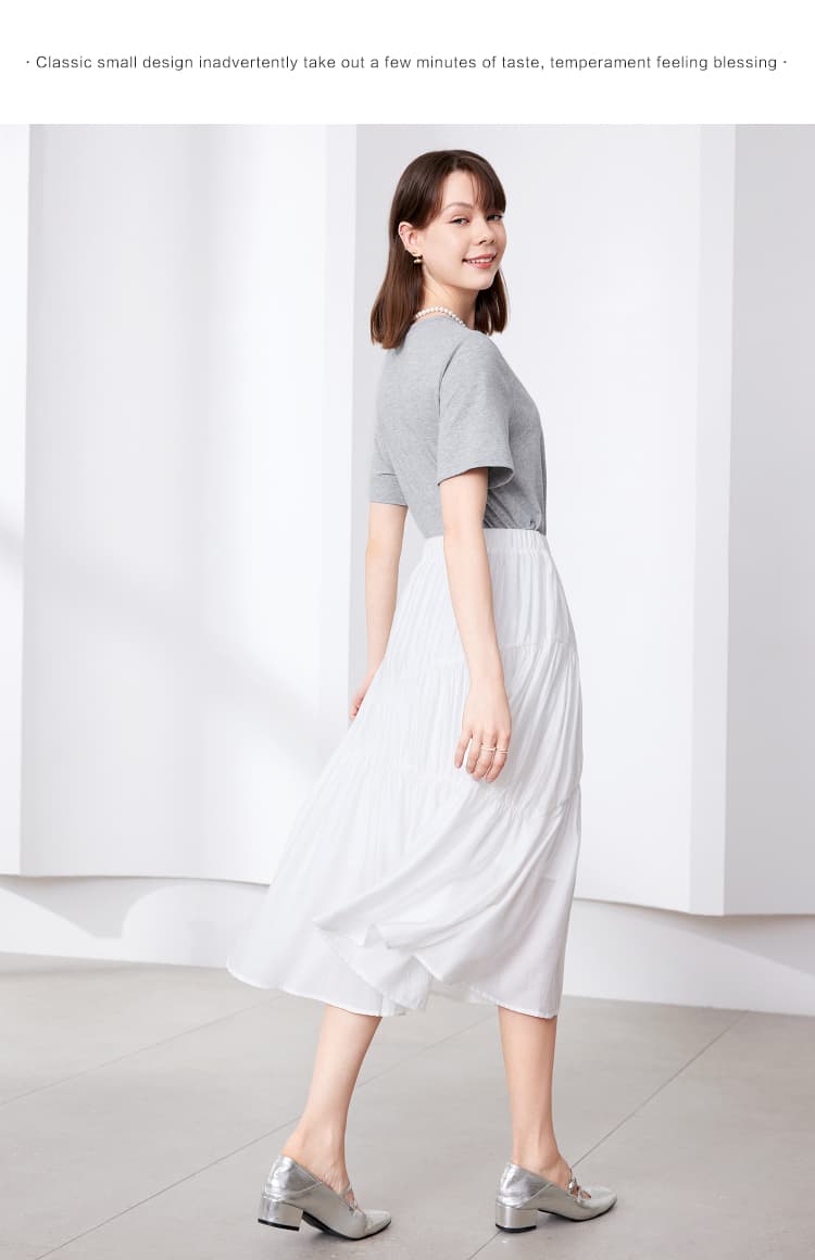 白スカート 風揺れる爽やかフレアスカート