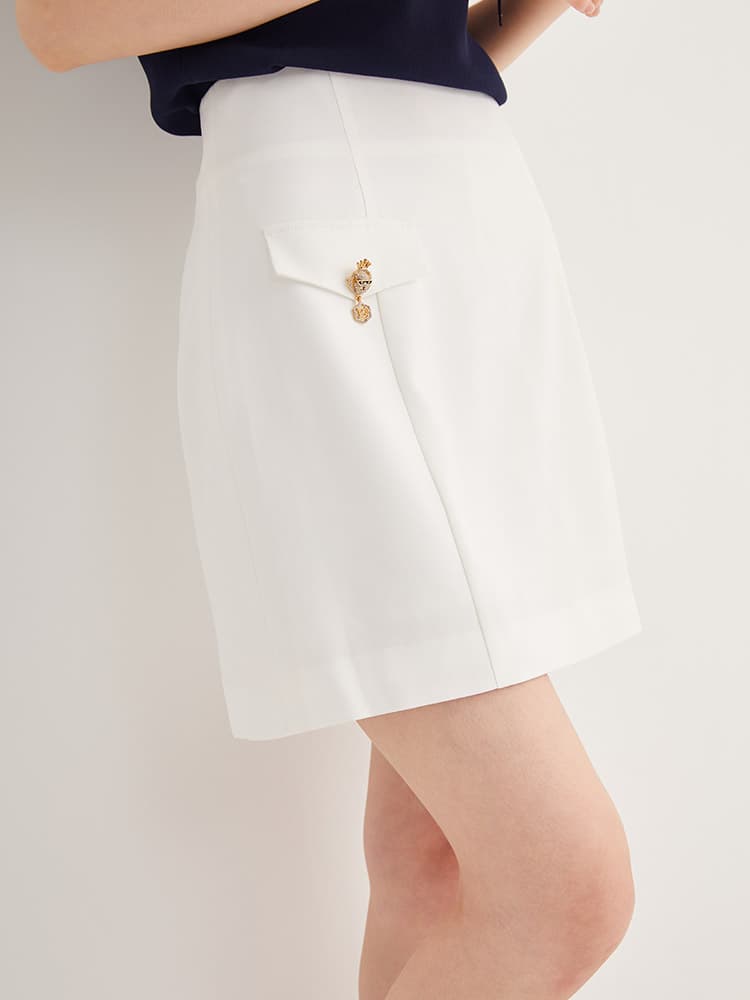 白スカート 装飾金具付き上品ミニ丈タイトスカート