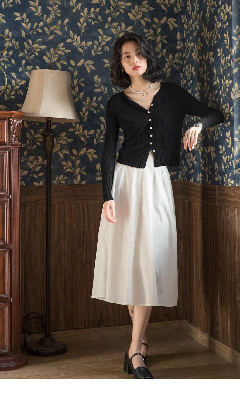 白スカート 優美なミディ丈プリーツスカート