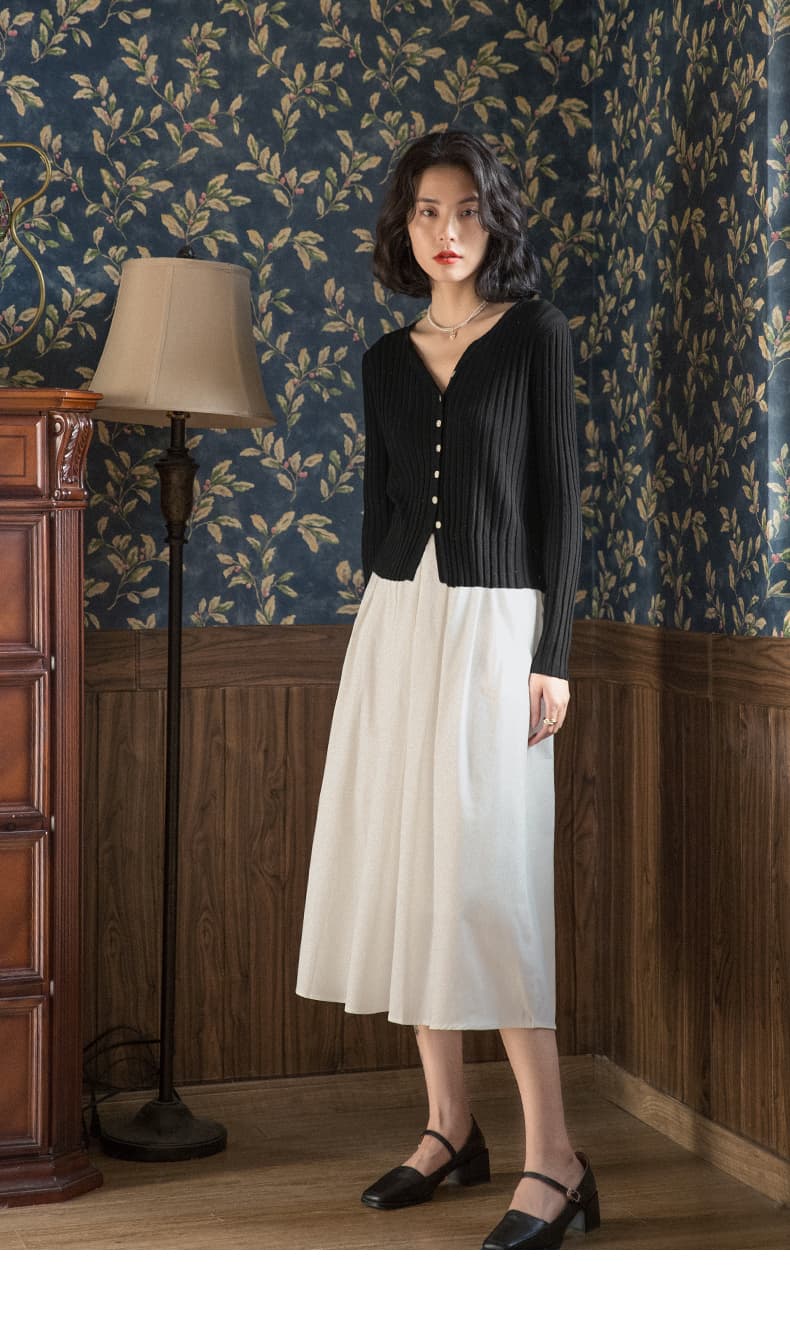 白スカート 優美なミディ丈プリーツスカート