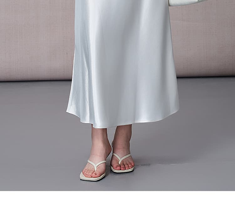 白スカート 艶やかなマキシ丈フレアスカート