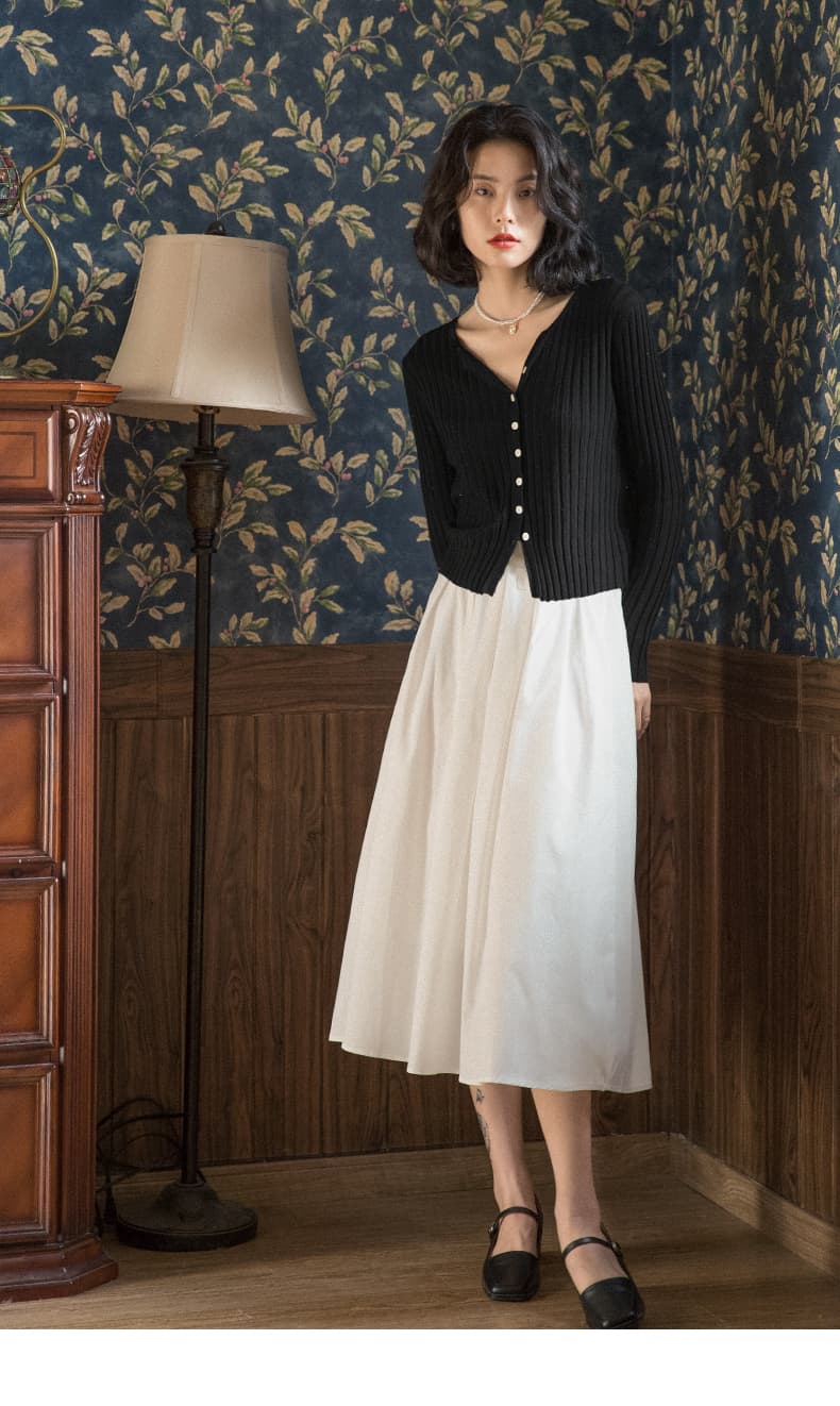 白スカート 優美なミディ丈プリーツスカート