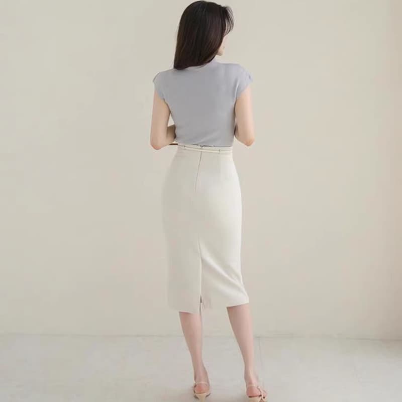 白スカート 上品なミディ丈ペンシルスカート
