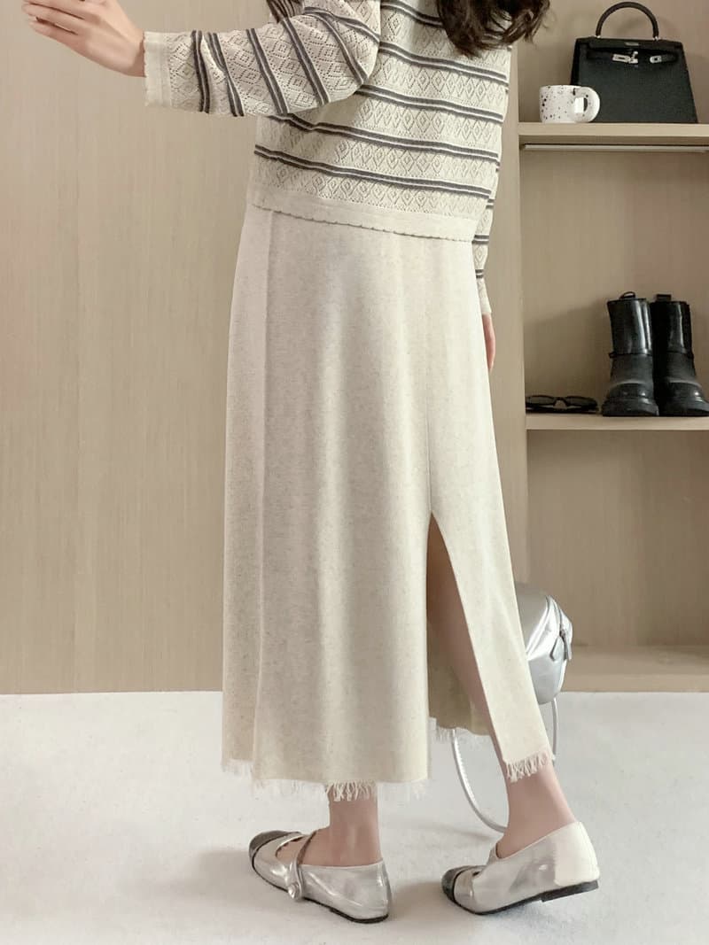 白スカート フリンジ裾タイトロングスカート