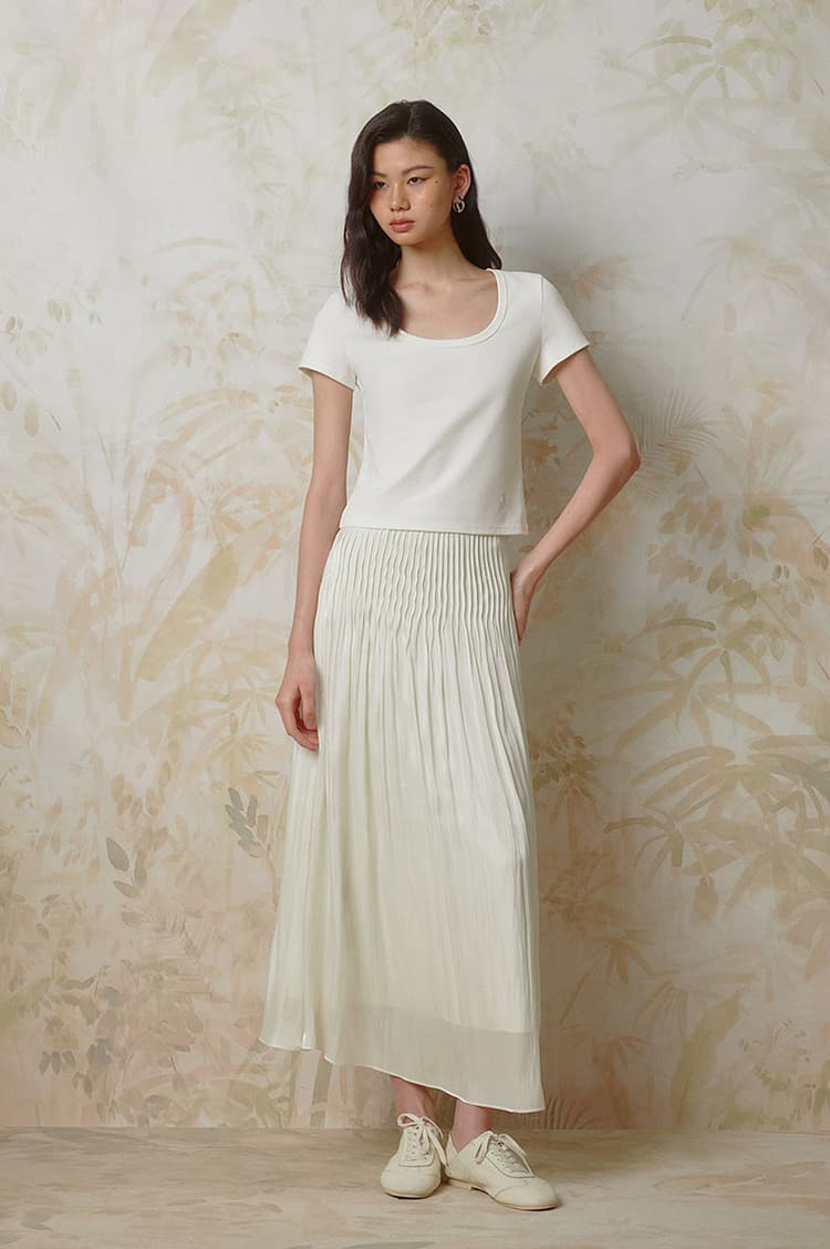 白スカート なめらかシルエット プリーツロングスカート