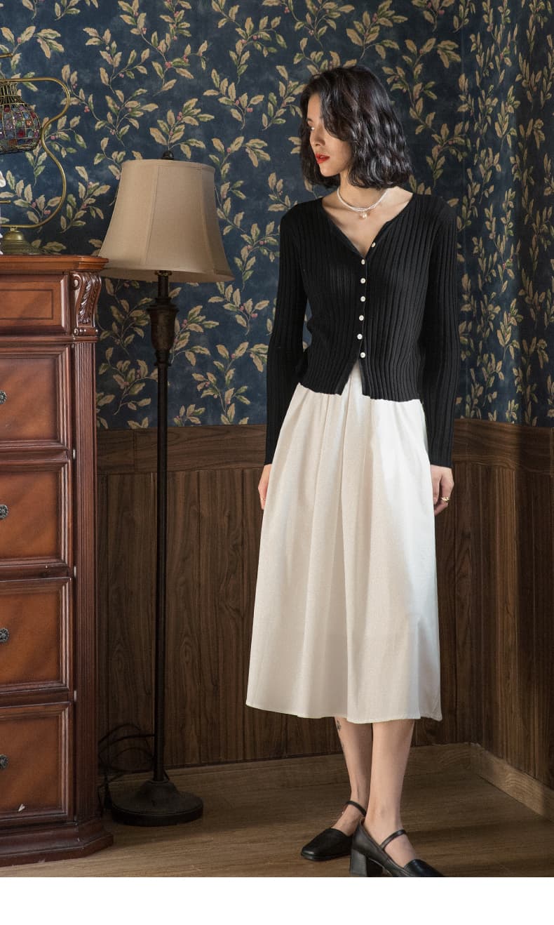 白スカート 優美なミディ丈プリーツスカート