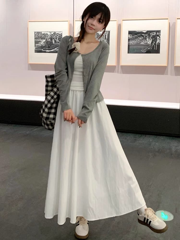 白スカートふんわりロングプリーツスカート