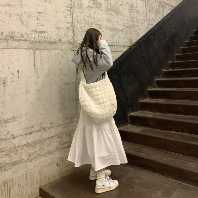 白スカート ナチュラルフレアロングスカート