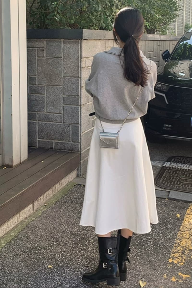 白スカート フレアウエストタックスカート