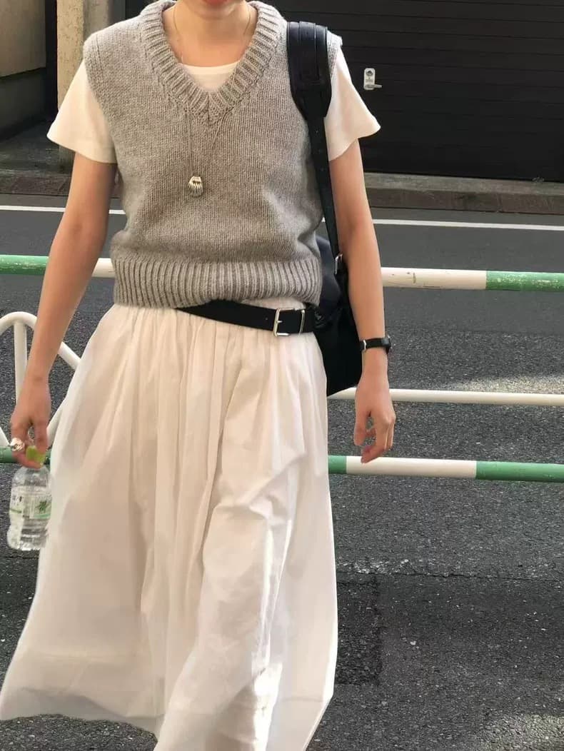 白スカート 優美なフレアロングスカート